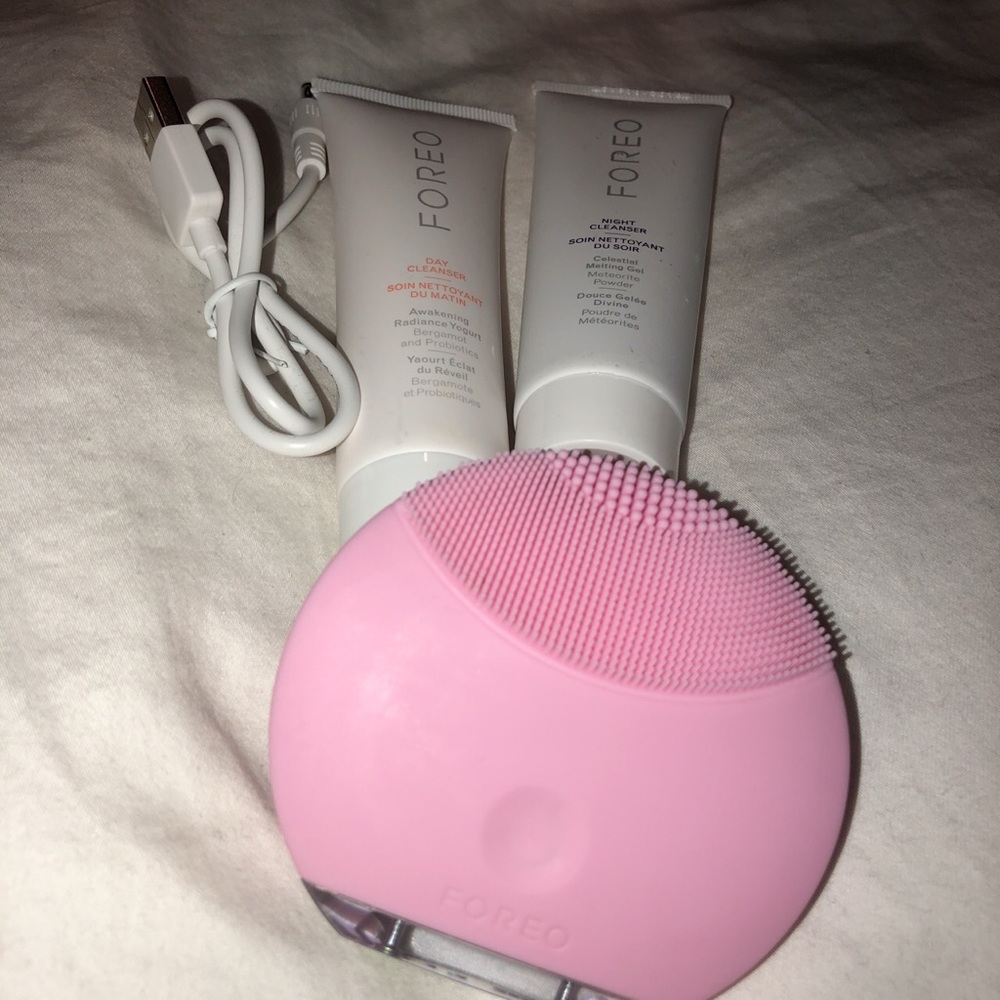 Cleansing collection: Foreo Mini + cleansers